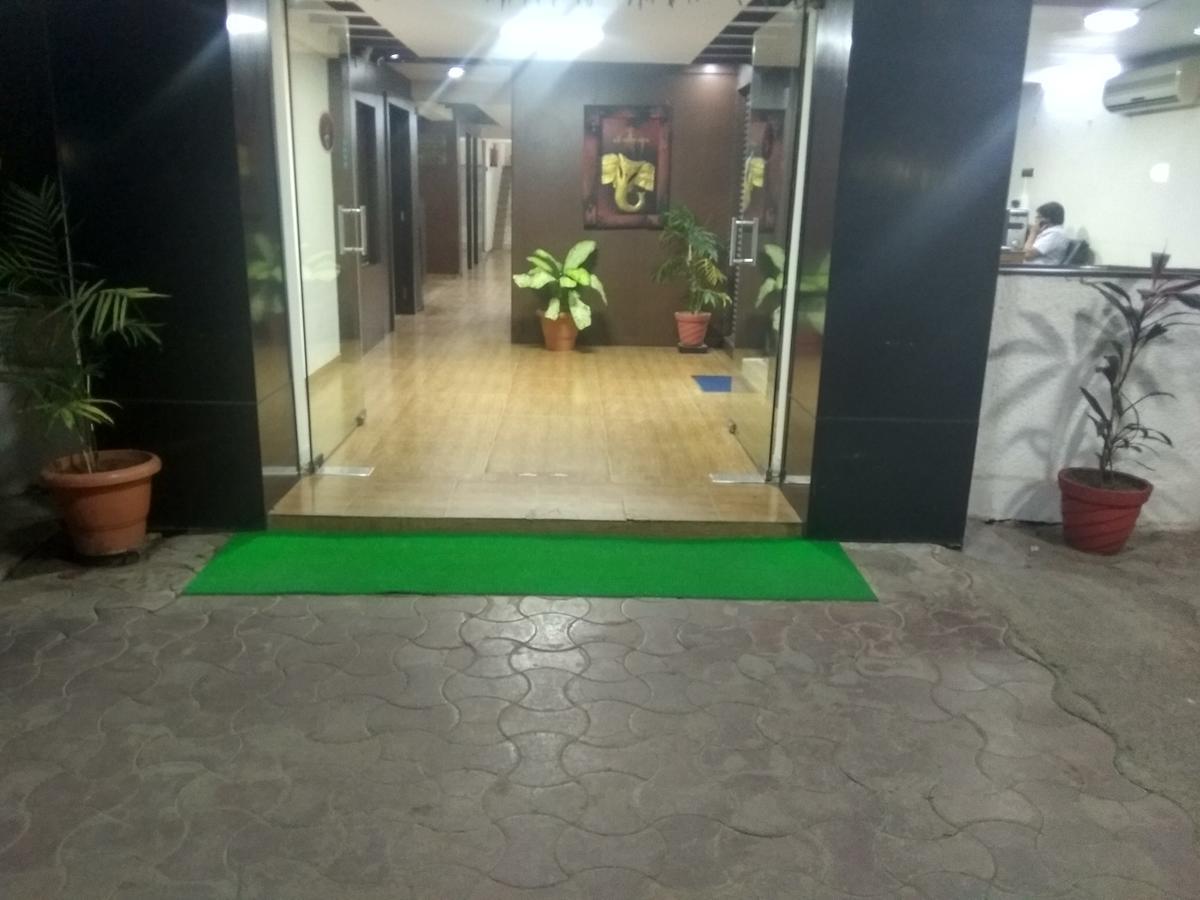 Hotel Royal Regency Bori  Exterior foto