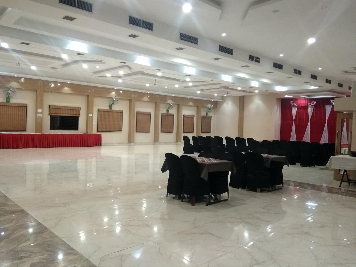 Hotel Royal Regency Bori  Exterior foto