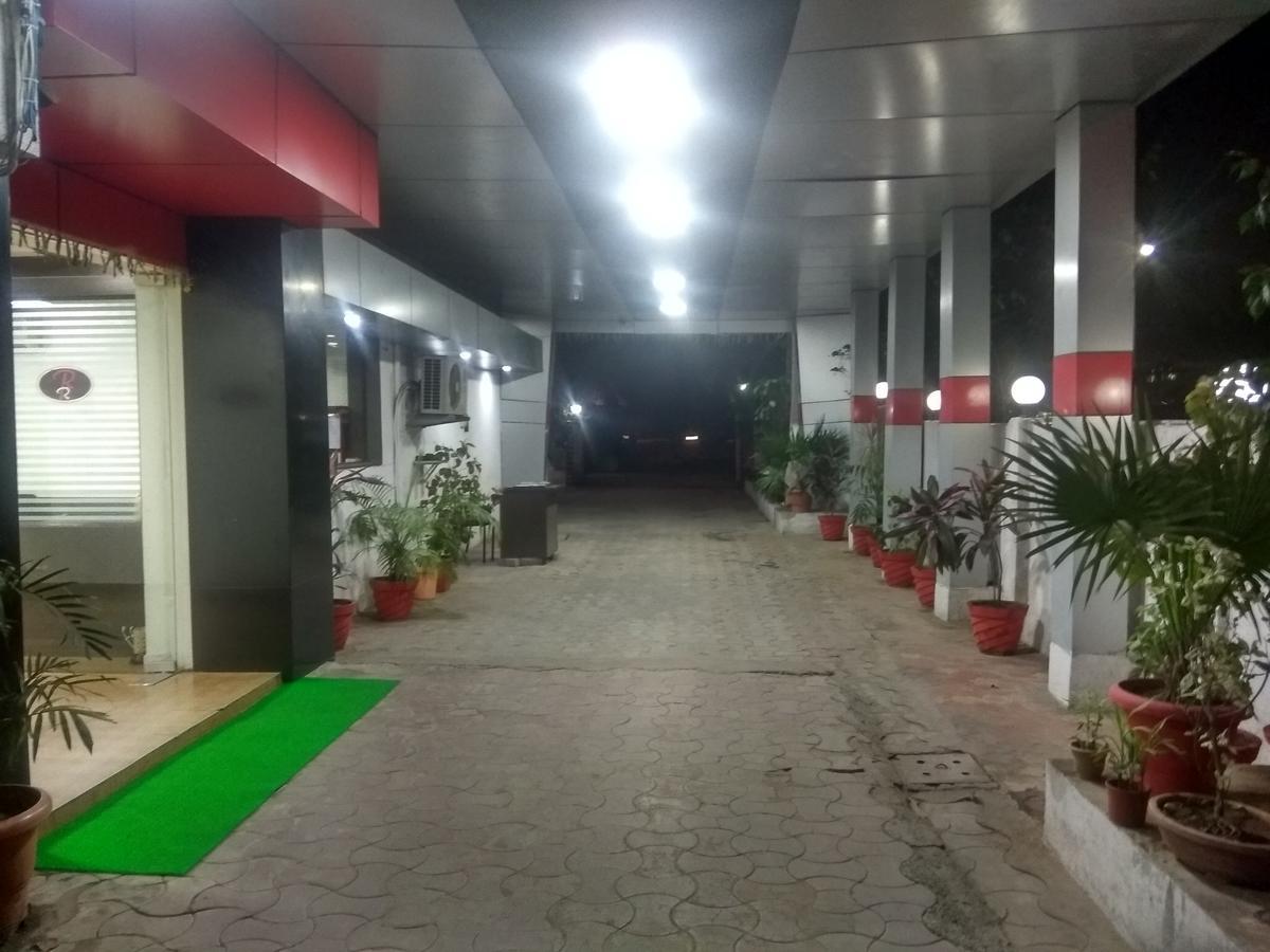 Hotel Royal Regency Bori  Exterior foto