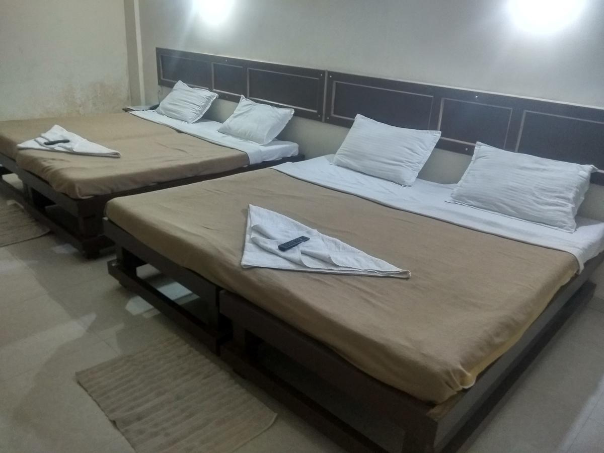 Hotel Royal Regency Bori  Exterior foto