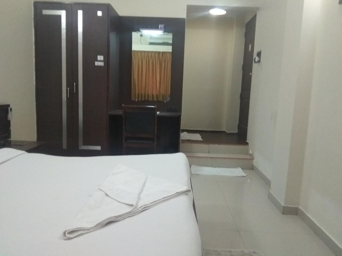 Hotel Royal Regency Bori  Exterior foto